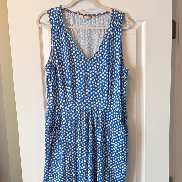 Boden Dresses & Skirts - Boden Sleeveless Blue and White Patterned Midi Dress